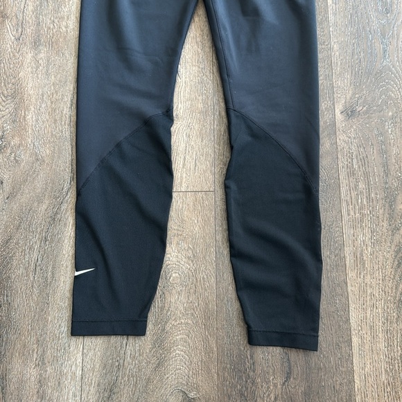 Nike Dri Fit athletic leggings. Women’s size medium. Black. Great condition! - Picture 8 of 9